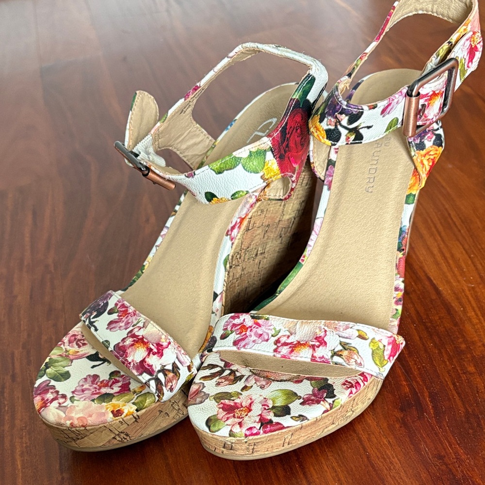 CL by Laundry Women's Flowered Wedge Shoes